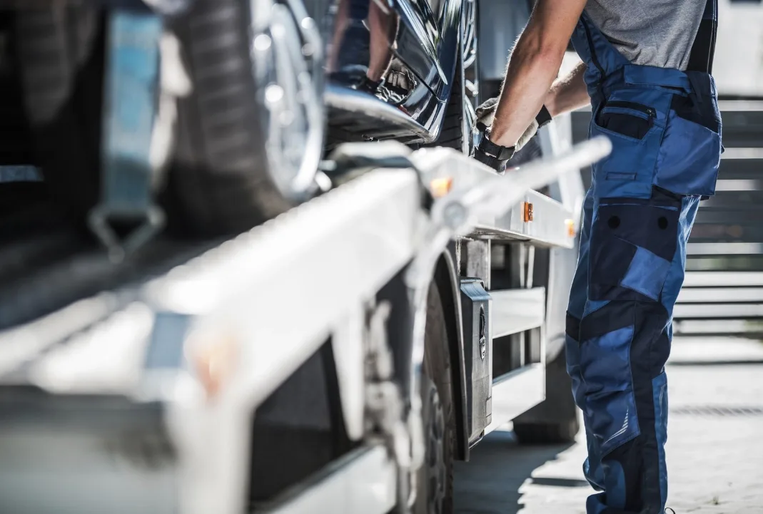 Brampton tow truck driver loading a car onto a flatbed